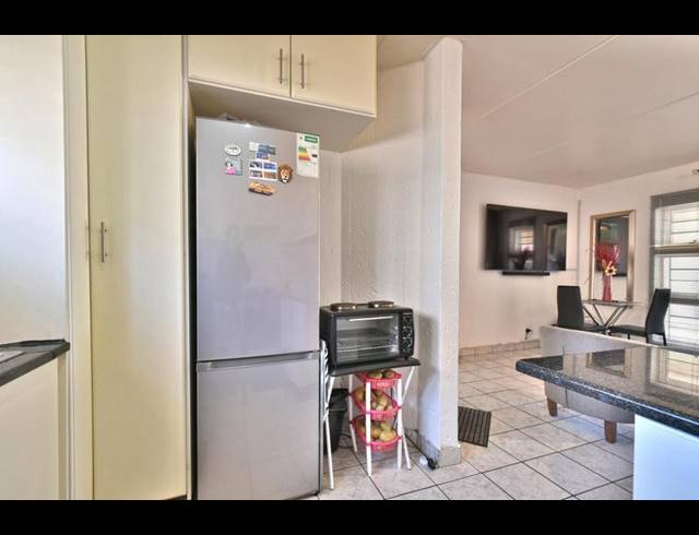 2 BEDROOM APARTMENT FOR SALE IN WINCHESTER HILLS